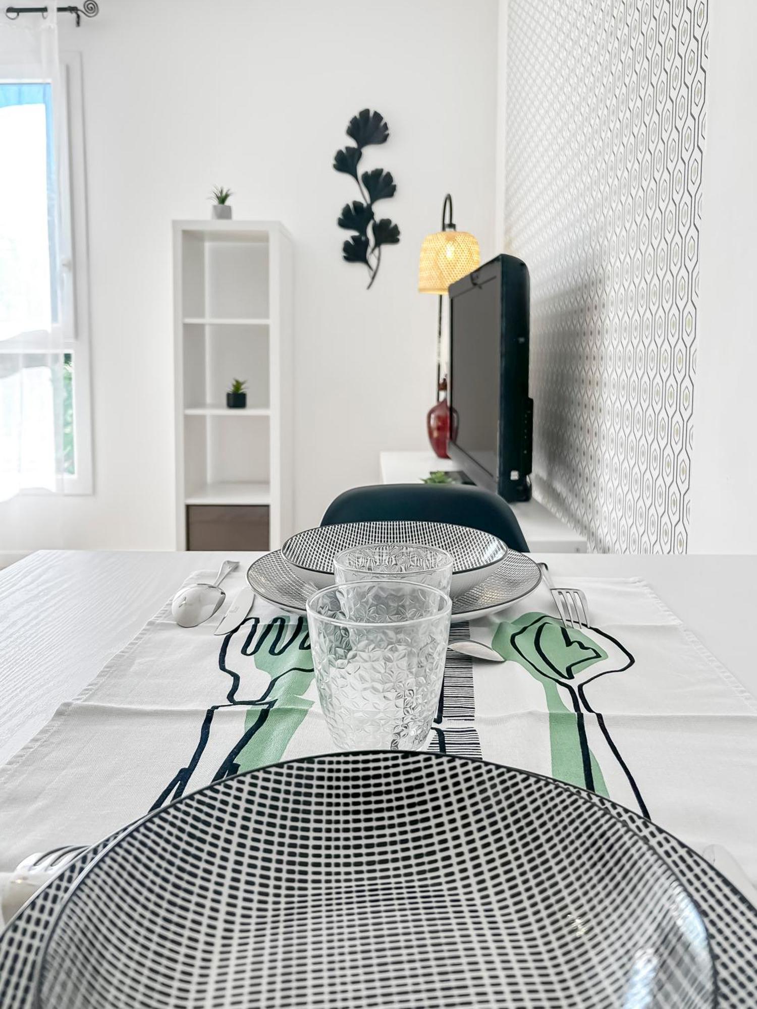 Appartement Lumineux, Wi-Fi Et Parking Prive Ниор Екстериор снимка